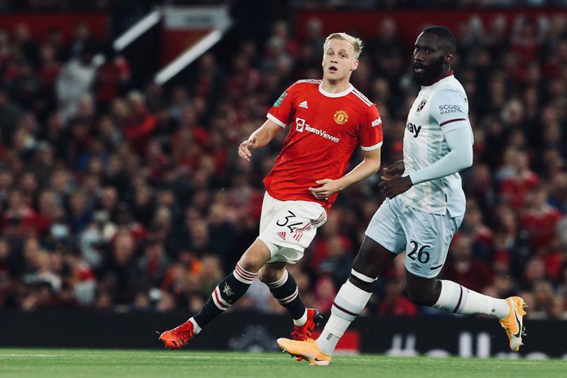 Menang Lawan Aston Villa, Rangnick Puji Peran Vital Donny van de Beek