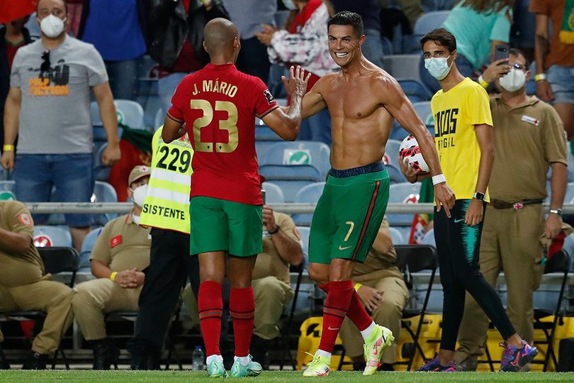 Fakta Menarik Setelah Cristiano Ronaldo Bikin Rekor: Raja Gol, Kolektor Rekor!