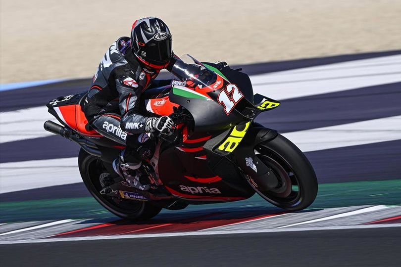 Pesan Aprilia untuk Maverick Vinales: Kalahkan Aleix Espargaro Bukan Tugas Mudah