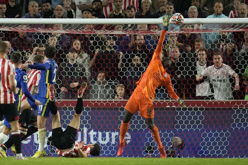 Chelsea Tundukkan Brentford: Malang Sarr Lebih Baik dari Maguire, Mendy Layak Ballon d'Or!