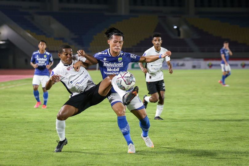 Tentang Henhen Herdiana, Cerita Pemain Kocak Persib Bandung