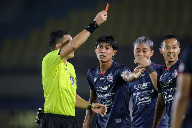 Hasil BRI Liga 1: Kartu Merah dan Gol Pemain 17 Tahun Bikin Arema Gagal Kalahkan Persebaya