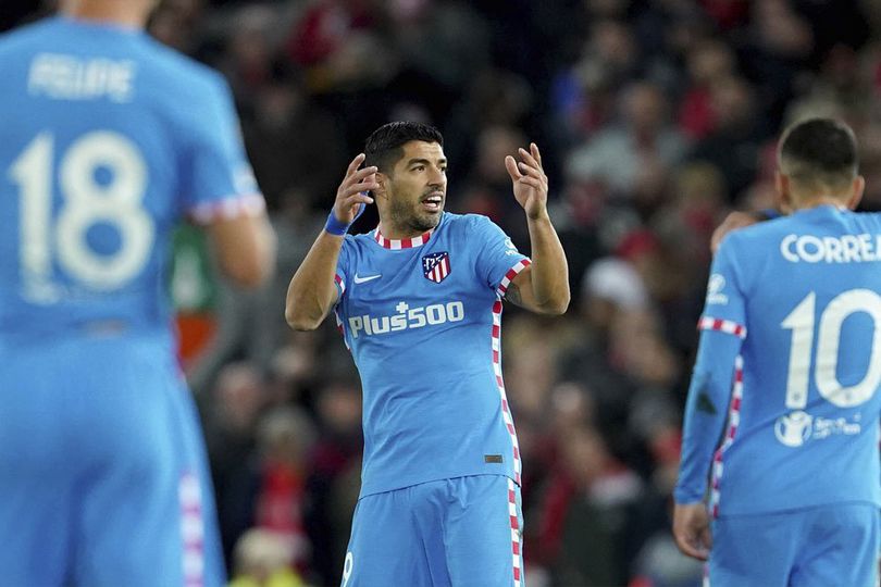 Nelangsa Luis Suarez di Anfield: Dapat 'Boo', Kartu Kuning, dan Gol Dianulir