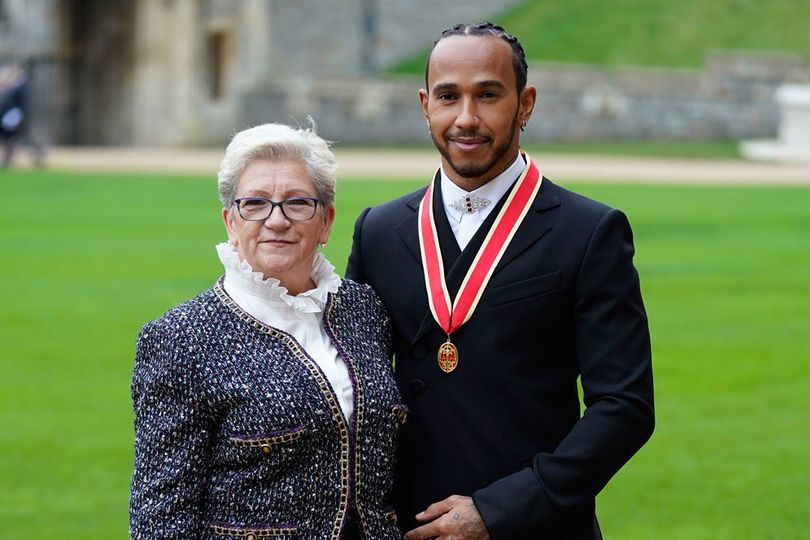 Penggemar Arsenal Kok Malah Beli Chelsea, Wahai Lewis Hamilton?