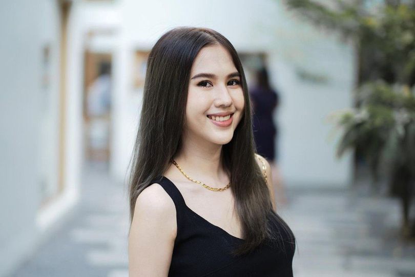 WAGs Piala AFF 2020: Pia Butsakorn, Jurnalis Cantik nan Menawan Pacar Striker Andalan Thailand