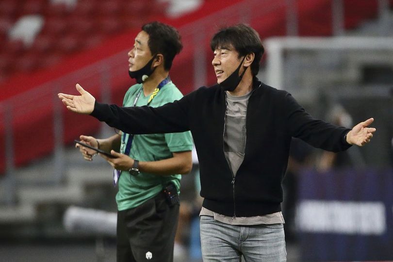 Shin Tae-yong Sempat Marah-marah Sambil Tunjuk ke Bench Singapura, Ada Apa Sebenarnya?