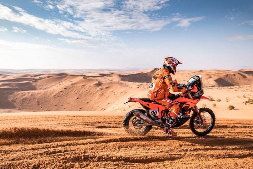 Dari Petaka ke Podium: Danilo Petrucci Finis Ketiga di Stage 4 Reli Dakar 2022