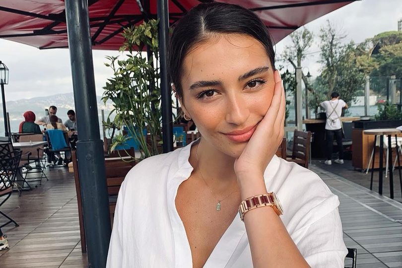 Saliha Sahin, Pevoli Berparas Cantik dari Turki