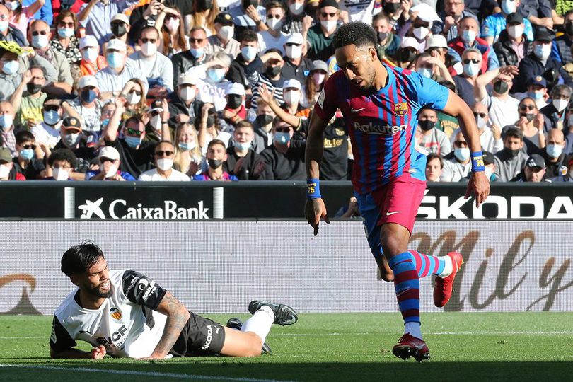 Pierre-Emerick Aubameyang: Bertahanlah di Barcelona, Wahai Dembele!