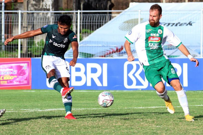 Aksi Menawan Dimas Drajad saat Borong Dua Gol ke Gawang PSS Sleman di BRI Liga 1 Aksi Menawan Dimas Drajad saat Borong Dua Gol ke Gawang PSS Sleman di BRI Liga 1