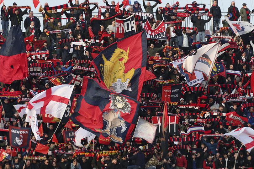 Sampdoria Degradasi, Tifosi Genoa Pesta Flare dan Kembang Api!