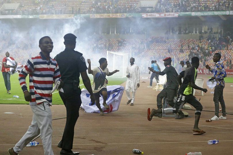 Suporter Turun ke Lapangan dan Bikin Rusuh usai Nigeria Tidak Lolos ke Piala Dunia 2022 Suporter Turun ke Lapangan dan Bikin Rusuh usai Nigeria Tidak Lolos ke Piala Dunia 2022