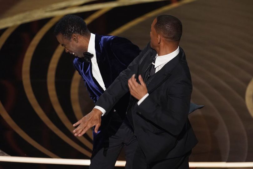 Kocak! Begini Reaksi Carragher Lihat Will Smith Tampar Chris Rock di Panggung Oscar 2022