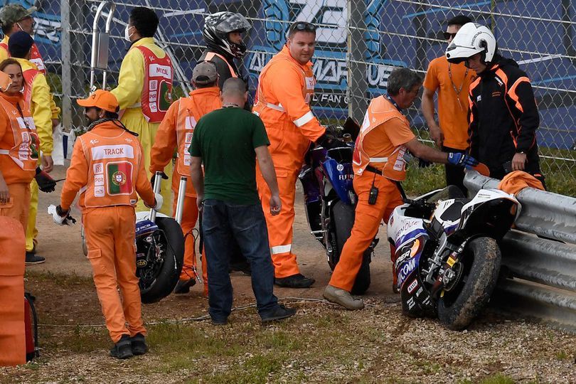 Video: Ngeri, 12 Rider Moto2 Kecelakaan Bareng Akibat Hujan di Portugal