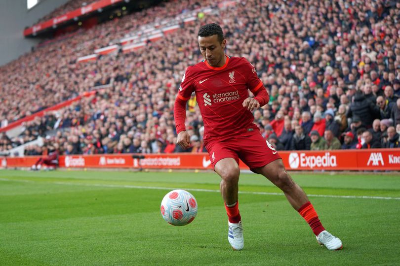 Thiago Main Lagi Lini Tengah Liverpool Jadi Beda, Lain Kali Bungkus Pakai Bubble Wrap Biar Gak Cedera