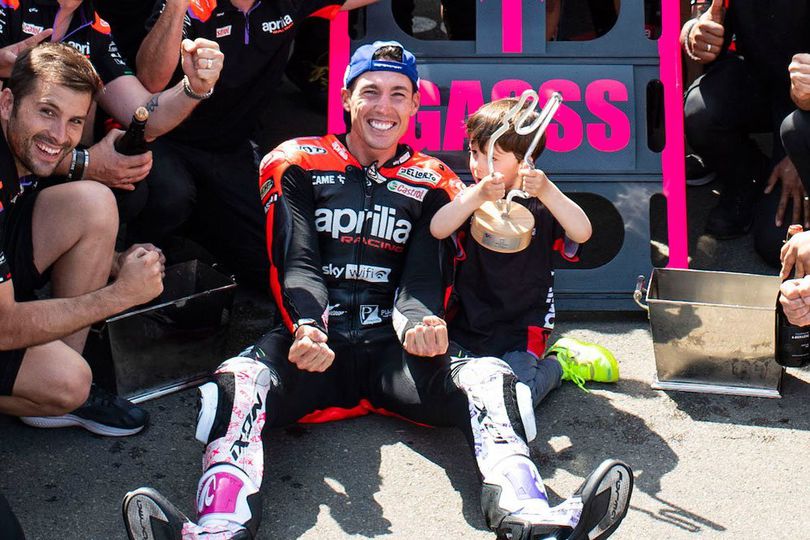 Siap Tinggal di Rumah, Aleix Espargaro Sempat Berfirasat Bakal Didepak Aprilia