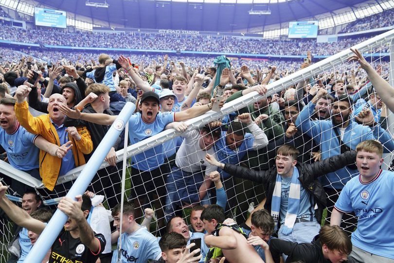 Kacau! Fans Man City Dorong dan Pukul Kiper Aston Villa, Bikin Gerrard Mogok Konferensi Pers