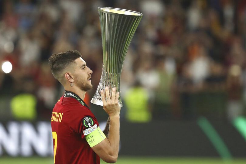 Momen Indah Lorenzo Pellegrini: Di Usia 25, dengan Ban Kapten AS Roma, Mengangkat Trofi Juara Momen Indah Lorenzo Pellegrini: Di Usia 25, dengan Ban Kapten AS Roma, Mengangkat Trofi Juara