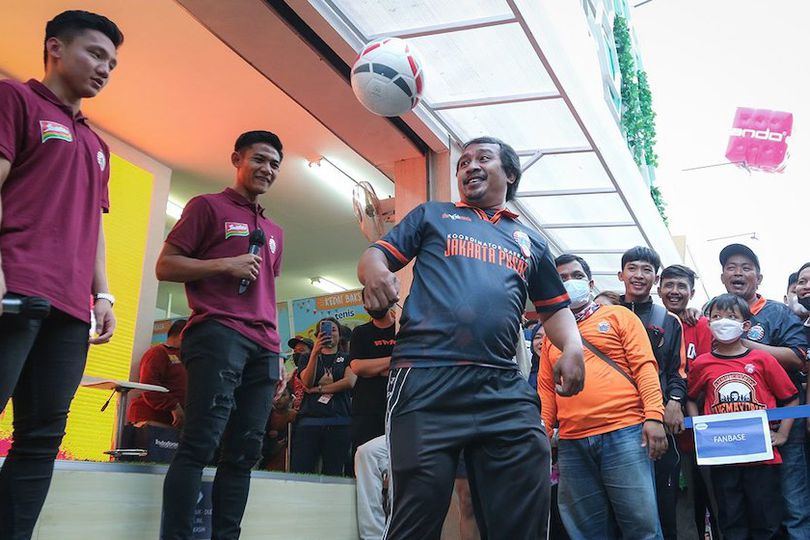 Keseruan Meet and Greet Bersama Bintang Persija Jakarta, Sejumlah The Jakmania Ditantang Unjuk Skill Juggling Bola Keseruan Meet and Greet Bersama Bintang Persija Jakarta, Sejumlah The Jakmania Ditantang Unjuk Skill Juggling Bola