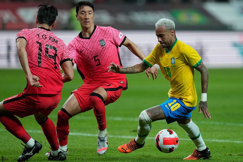 Akhirnya Ketemu! Son Heung-min Tukar Jersey dengan Neymar