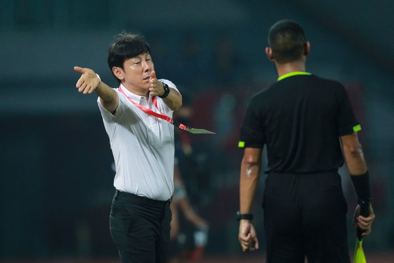 Jelang Laga Timnas Indonesia U-20 vs Timor Leste, Shin Tae-yong Joget dan Makan Mie Bulgogi