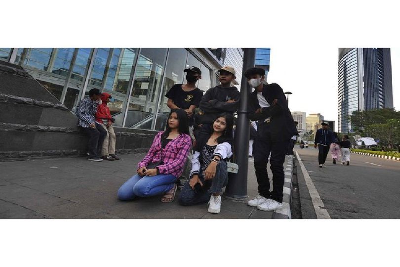 Citayam Fashion Week: Panggung Ide Kreatif Anak Muda dalam Dunia Fesyen Citayam Fashion Week: Panggung Ide Kreatif Anak Muda dalam Dunia Fesyen