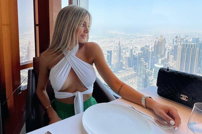 Potret Caro Calvagni, Istri Seksi Nicolas Tagliafico yang Liburan ke Labuan Bajo Usai Laga Timnas Indonesia vs Argentina