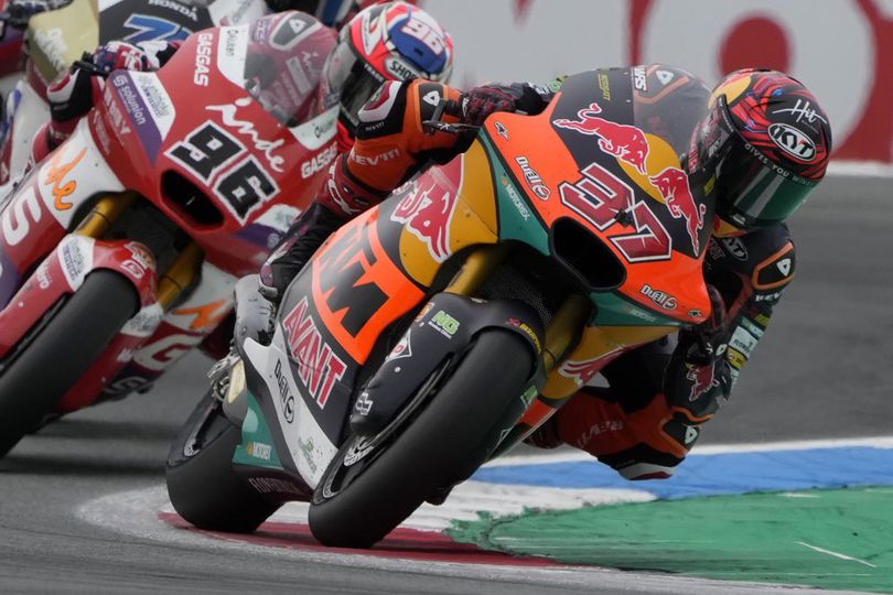 Hasil Balap Moto2 Inggris: Augusto Fernandez Kalahkan Alonso Lopez di Lap Terakhir