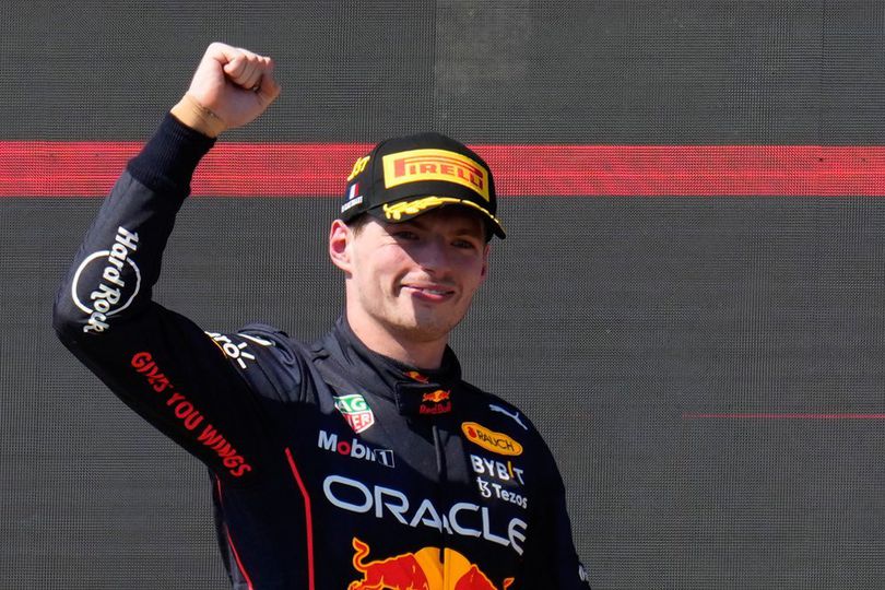 Max Verstappen Sedih Charles Leclerc Gagal Finis: Harusnya Bisa Duel Sengit sampai Finis