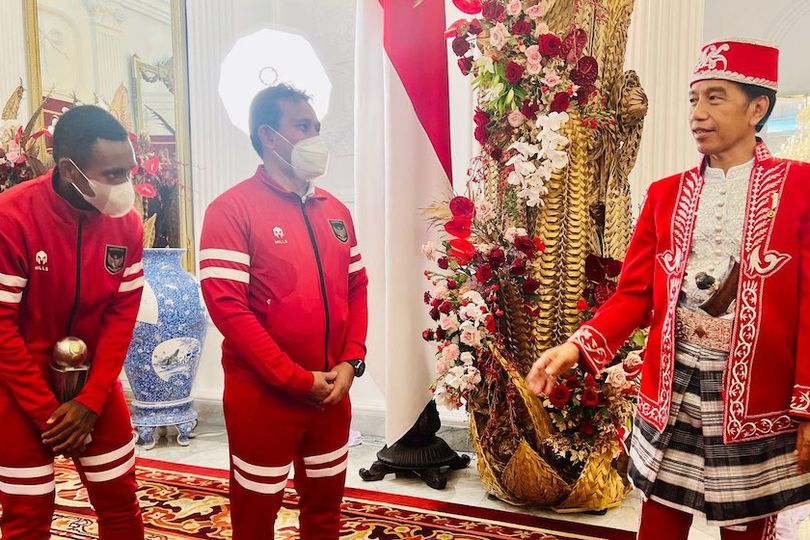 Momen Ketika Kapten Timnas U-16 Gugup bertemu Presiden Jokowi di Perayaan HUT RI ke-77 Momen Ketika Kapten Timnas U-16 Gugup bertemu Presiden Jokowi di Perayaan HUT RI ke-77