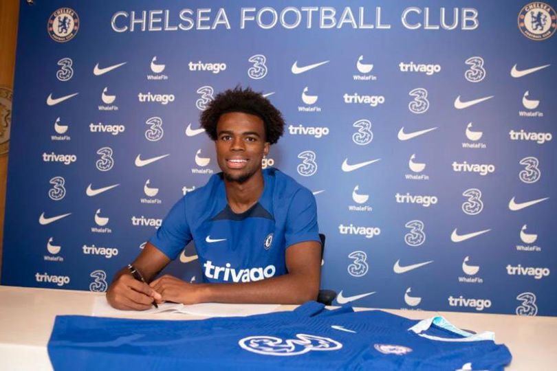 Satset! Chelsea Tuntaskan Transfer Carney Chukwuemeka dari Aston Villa