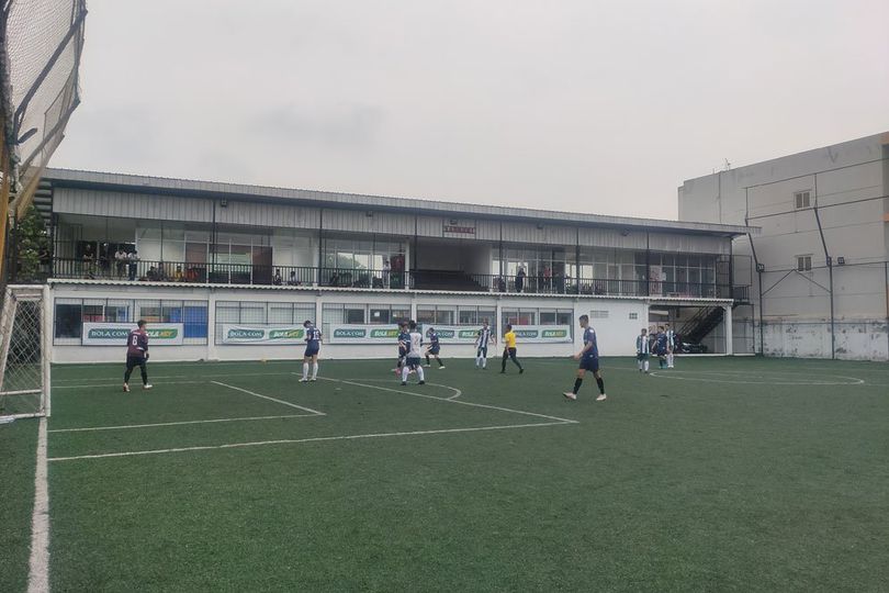 Seru, Tiga Tim Penguasa Grup Gugur di Perempat Final Bola Sunday League