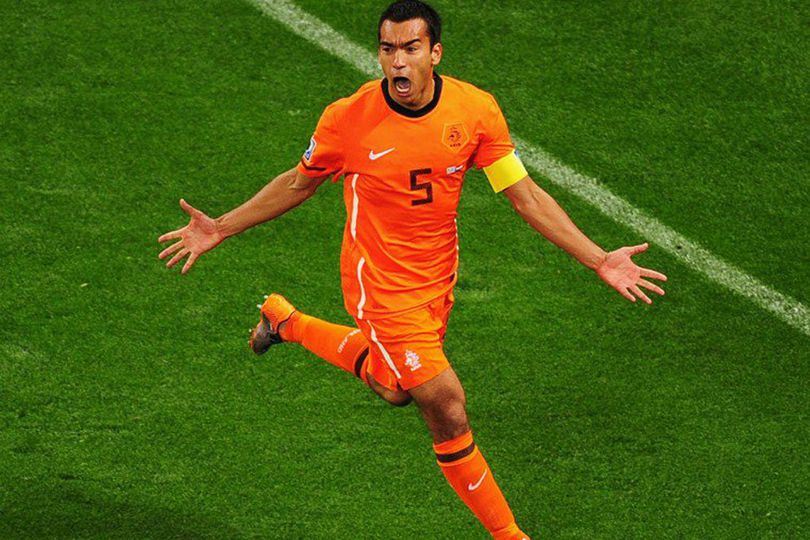 Mengenang Gol Indah Giovanni van Bronckhorst ke Gawang Uruguay di Piala Dunia 2010