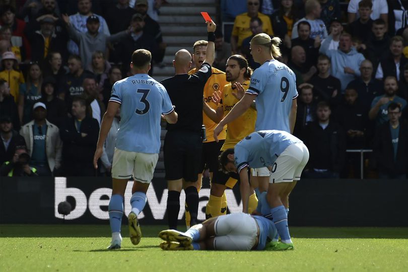 Tendangan Kung Fu Nathan Collins Dimiripkan dengan Gol Erling Haaland, Tujuannya Doang yang Beda