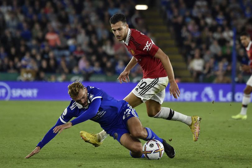 Demi MU Lebih Baik: Lepas Dalot dan Rekrut Dumfries!