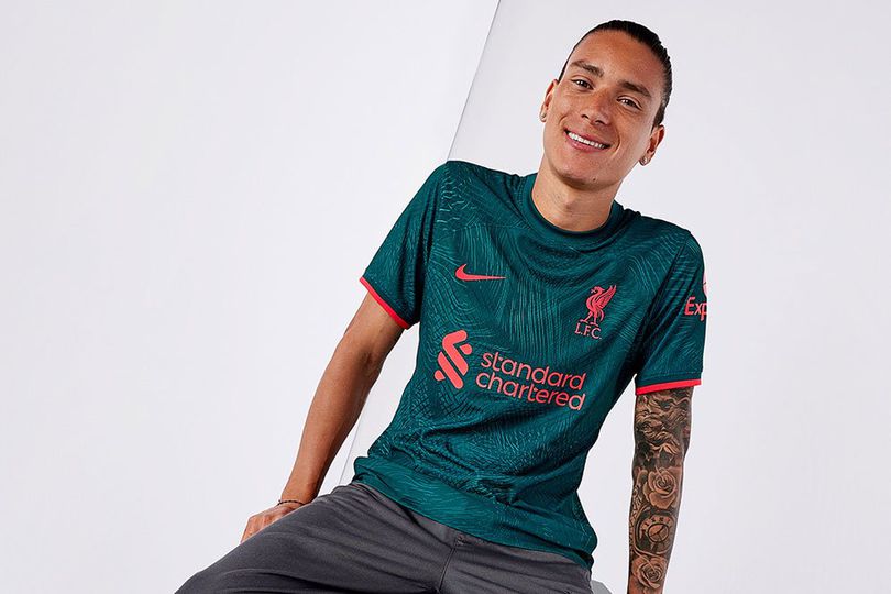 Liverpool Rilis Jersey Ketiga untuk Musim 2022/2023, Terinspirasi Tradisi Para Suporter