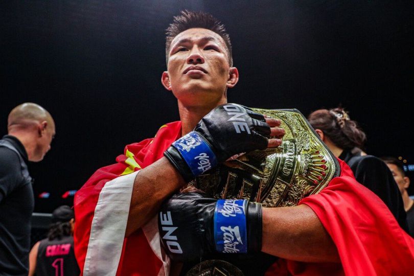 ONE Championship: Pulang Kampung, Petarung China Disambut Bak Pahlawan usai Jadi Juara Dunia