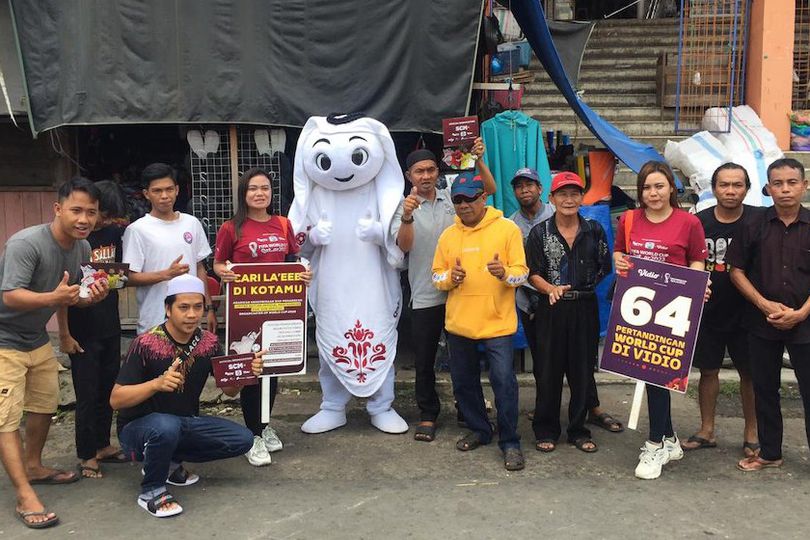 Maskot Piala Dunia 2022 Menyapa Warga Banjarmasin Maskot Piala Dunia 2022 Menyapa Warga Banjarmasin
