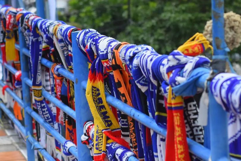 Aksi Gantung Syal Aremania dan Tuntutan Usut Tuntas Tragedi Kanjuruhan