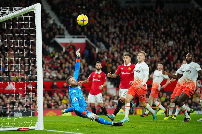 Sundulan Kurt Zouma atau Tendangan Roket Declan Rice, Mana Penyelamatan Terbaik David de Gea?