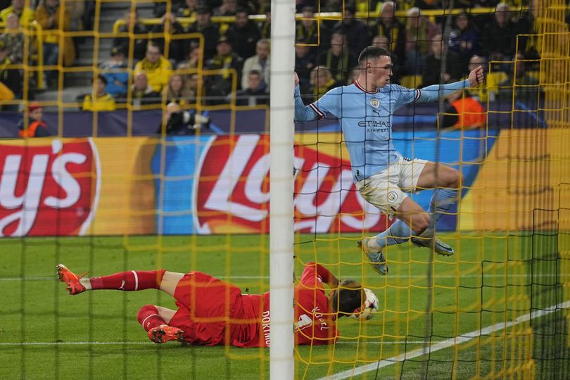 Man of the Match Borussia Dortmund vs Manchester City: Gregor Kobel