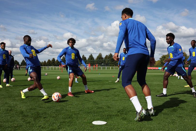 Latihan Penalti Ala Inggris: Tendang Tanpa Kiper, Khawatir Eksekutor Jadi Gak Pede!