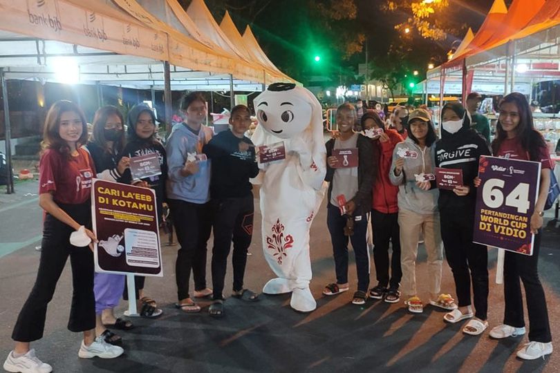 La'eeb si Maskot Piala Dunia 2022 Menyapa Warga di Night Market Sriwedari Solo