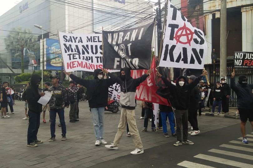 Tuntut Pengusutan Tuntas Tragedi Kanjuruhan, Aremania Serukan Tritura