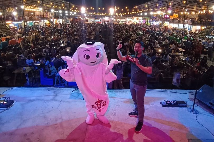 Mengintip Malam Mingguan La'eeb si Maskot Piala Dunia 2022 di Makassar