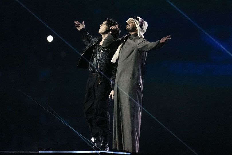 Apik! Duet Kontras Nan Padu Jungkook BTS dengan Penyanyi Qatar Awali Piala Dunia 2022