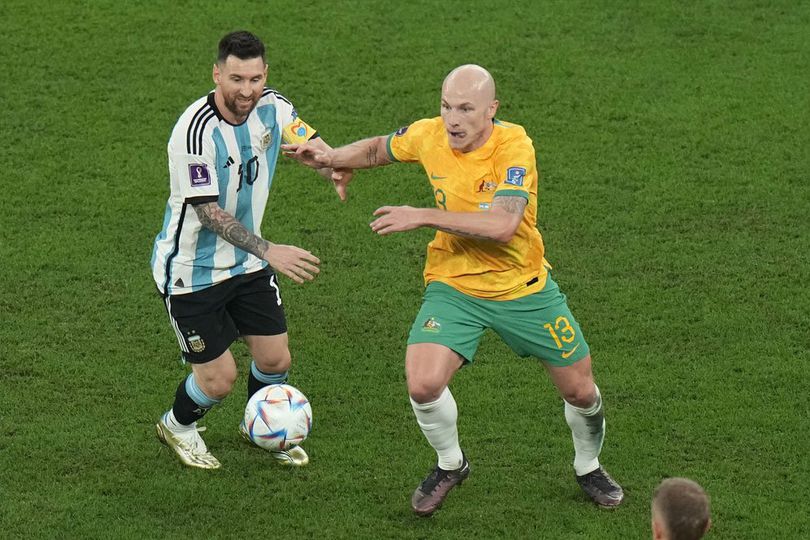 Usai Ditekuk Argentina di Piala Dunia 2022, Penggawa Timnas Australia Antre Foto Bareng Lionel Messi