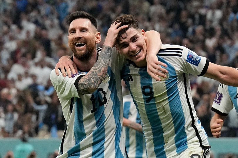 Pablo Zabaleta Anggap Julian Alvarez Tandem Terbaik Lionel Messi di Piala Dunia 2022