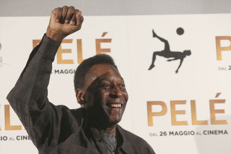 Santos Tak Pensiunkan No. 10 Pele, Apakah Napoli Bebaskan Maradona?