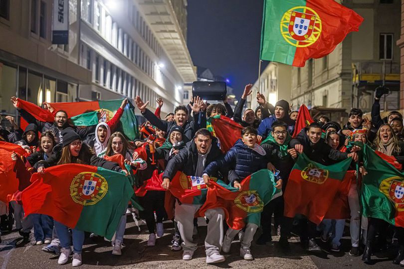 Foto: Pesta Pora Fans Portugal Gilas Swiss 6-1, Melaju ke Perempat Final Piala Dunia 2022 Foto: Pesta Pora Fans Portugal Gilas Swiss 6-1, Melaju ke Perempat Final Piala Dunia 2022